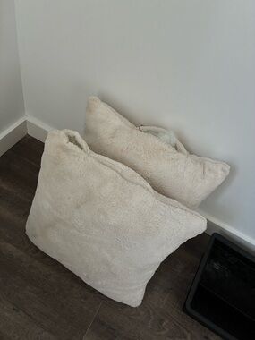 Soft Plush Throw Pillows - Cream Fur